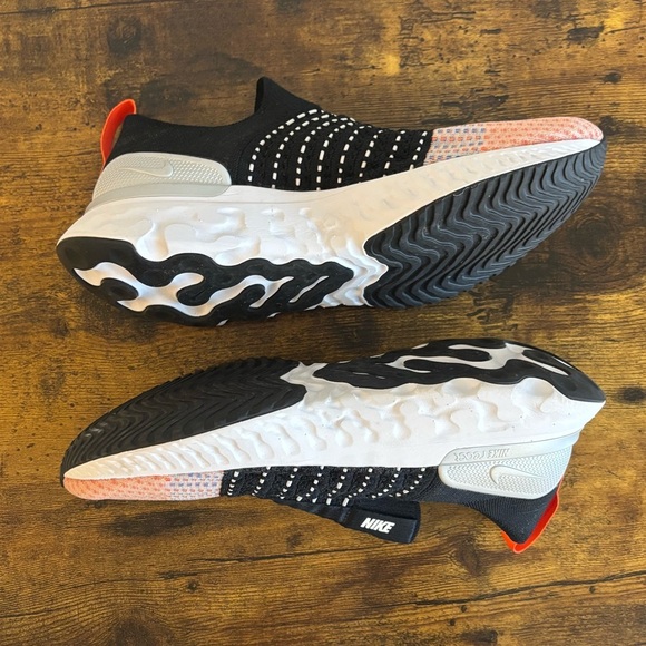 Nike React Phantom Run Flyknit 2 Men's Running Shoes - Picture 13 of 16